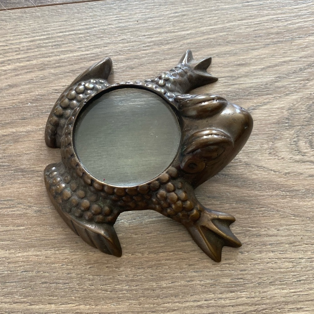 VINTAGE BRASS BRONZED FROG TOAD MAGNIFYING GLASS